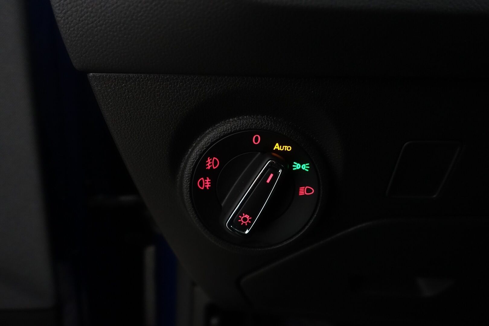 Seat Leon ST 2018 1,4 TGI 110 Style Business DSG / YritysOutlet - Myydään vain yrityksille - *Lohko & Sisäpistoke /Tutkat /  Vakkari / Navi / LED / AppleCarPlay *