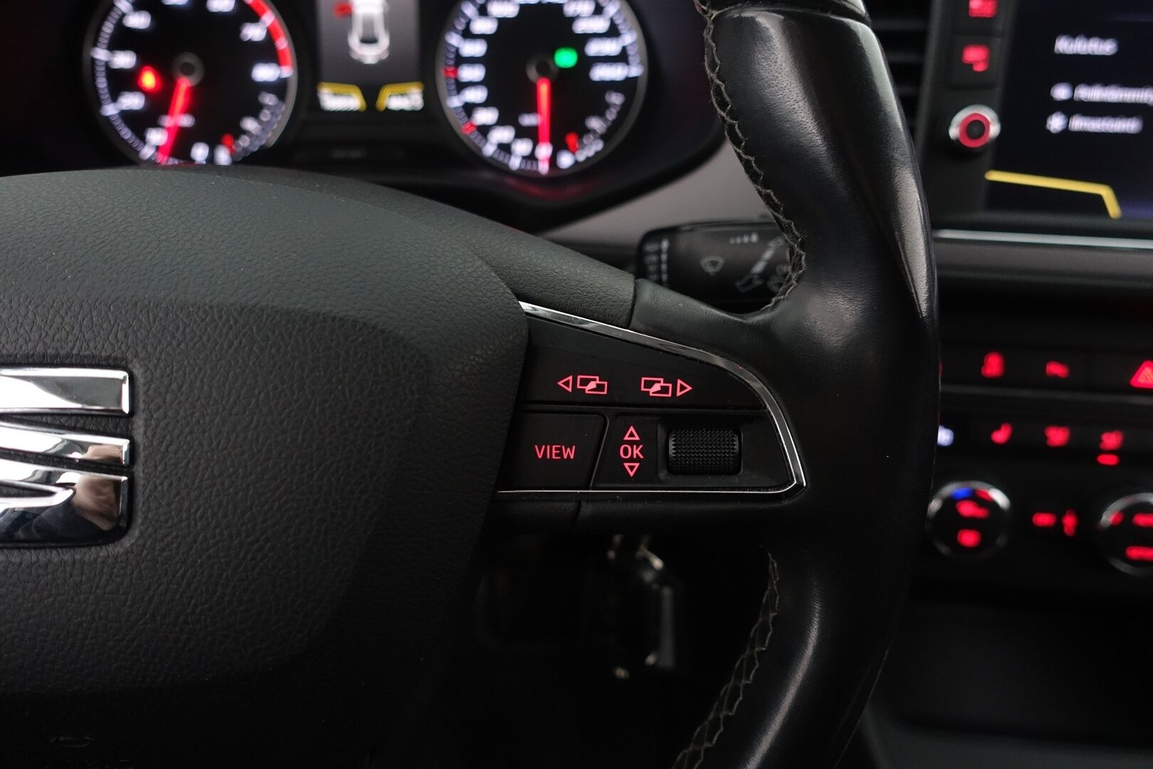 Seat Leon ST 2018 1,4 TGI 110 Style Business DSG / YritysOutlet - Myydään vain yrityksille - *Lohko & Sisäpistoke /Tutkat /  Vakkari / Navi / LED / AppleCarPlay *