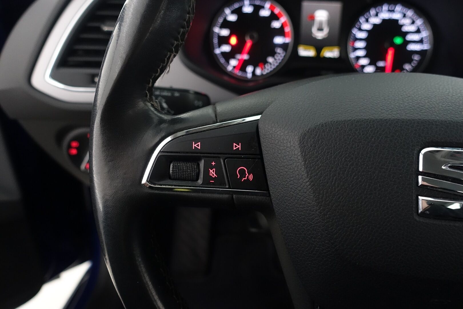 Seat Leon ST 2018 1,4 TGI 110 Style Business DSG / YritysOutlet - Myydään vain yrityksille - *Lohko & Sisäpistoke /Tutkat /  Vakkari / Navi / LED / AppleCarPlay *