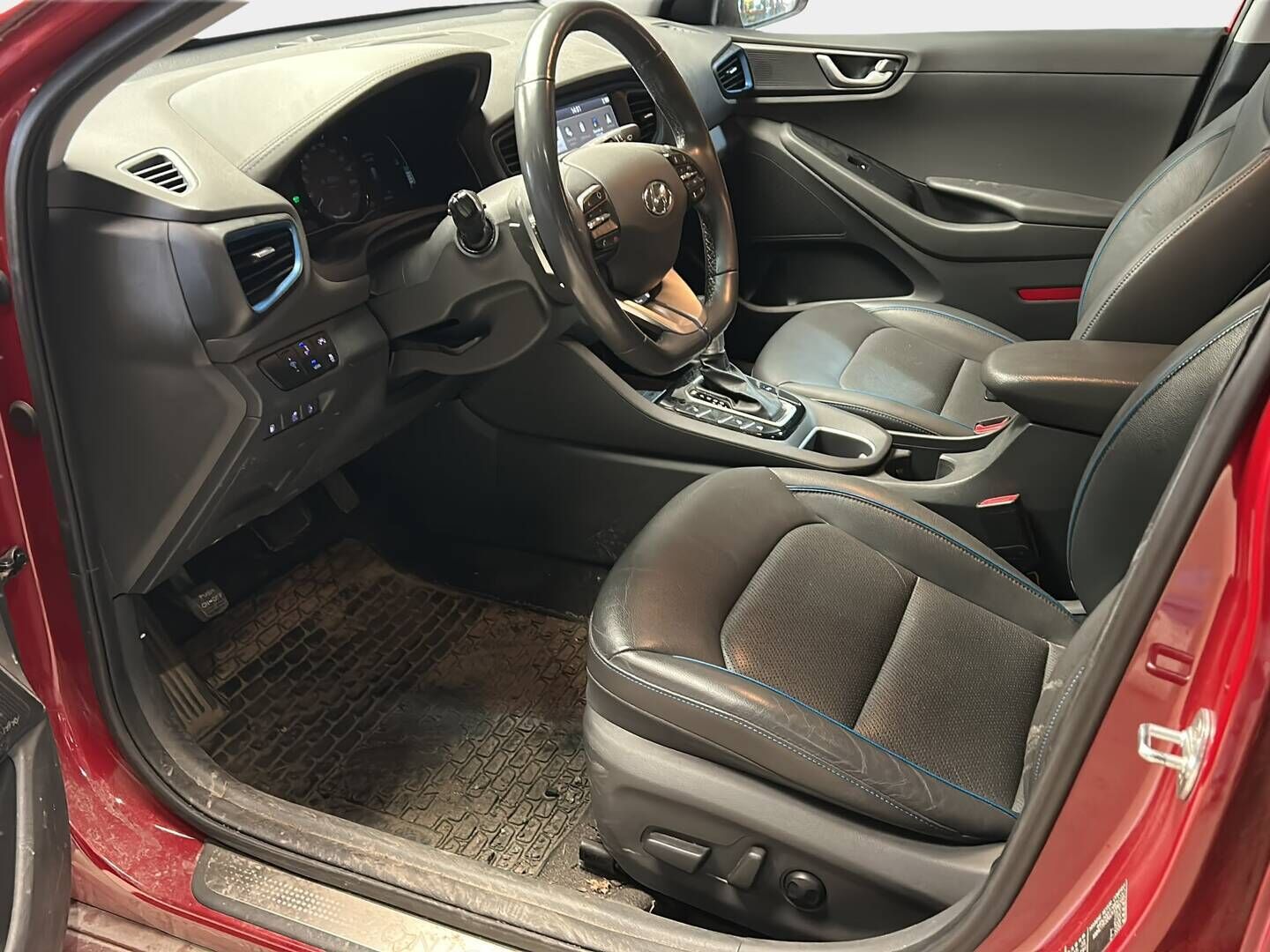 Hyundai IONIQ plug-in 2018 DCT Style - Suomiauto | SoH 94,4%! | Koukku | Infinity | ACC | Peruutuskamera | Nahkasisusta | KeylessGo | LED | Muistipenkki | SUPERVARUSTEET!