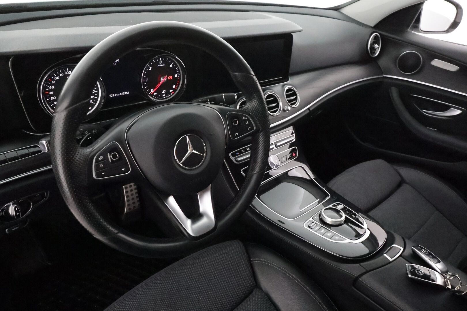 Mercedes-Benz E 2018 220 d 4Matic T A All-Terrain ** Webasto / Koukku / LED-High Performance / Sporttipenkit / P.kamera / Navi ** - 3,99 % KORKOTARJOUS TÄHÄN AUTOON - 2x Renkaat 