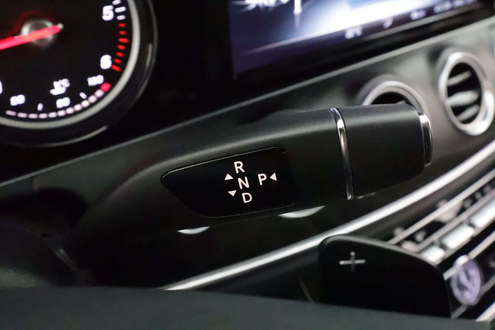Mercedes-Benz E 2018 220 d 4Matic T A All-Terrain ** Webasto / Koukku / LED-High Performance / Sporttipenkit / P.kamera / Navi ** - 3,99 % KORKOTARJOUS TÄHÄN AUTOON - 2x Renkaat 