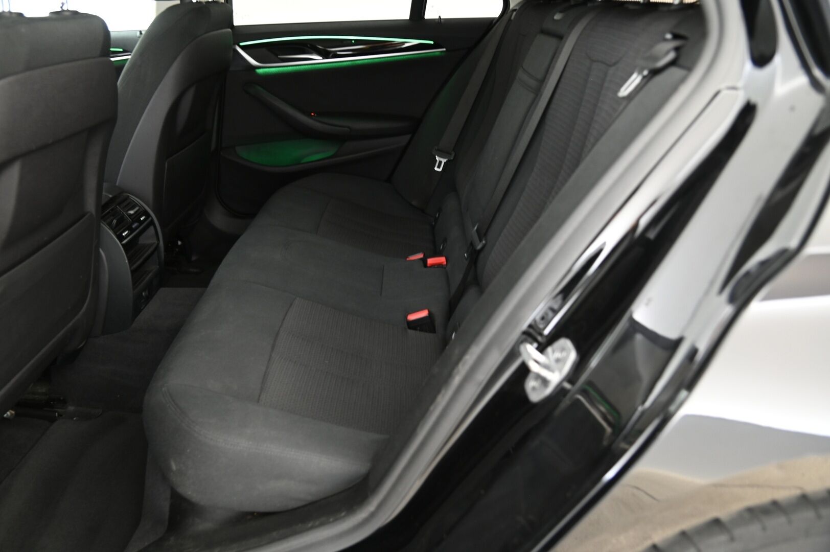 BMW 520 2019 G31 Touring 520d A xDrive Business Comfort *Suomi-auto / Koukku / Vakkari / P-kamera* - 3,99 % KORKOTARJOUS TÄHÄN AUTOON - Tilava ja taloudellinen 5-sarjan farmari!