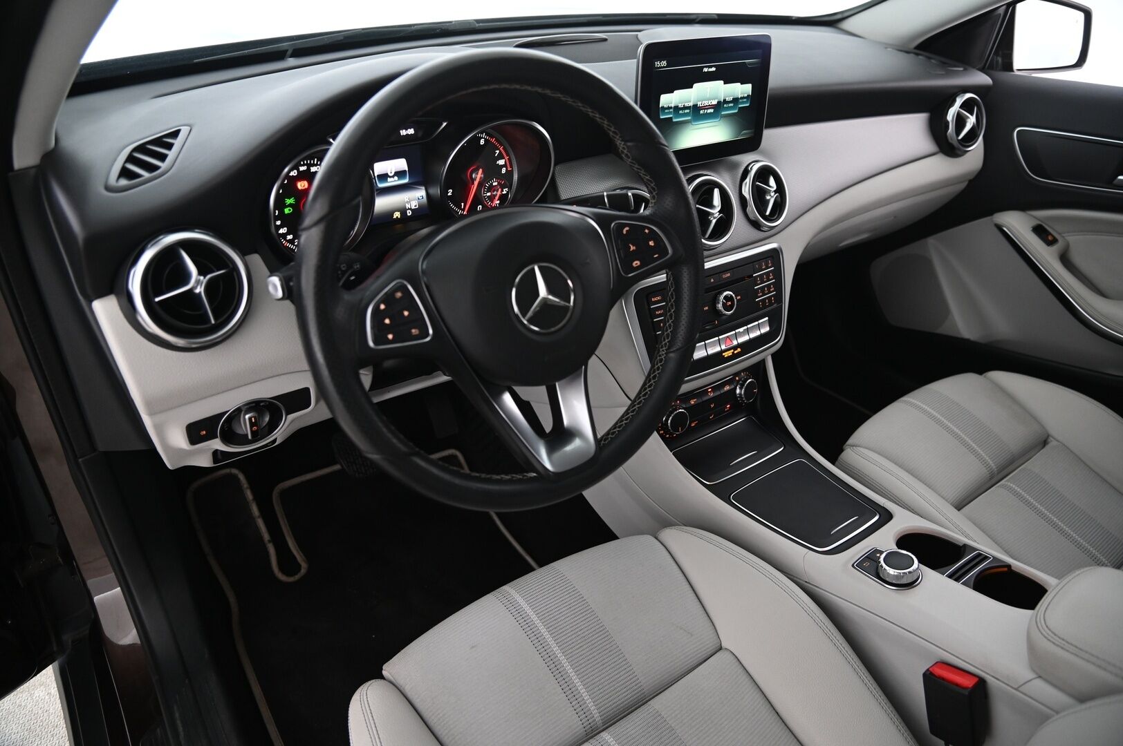 Mercedes-Benz GLA 2018 GLA 180 Farmari (AC) 5ov 1595cm3 A *Facelift / Sporttipenkit / P*kamera / Koukku / Led* - *2x Renkaat vanteineen / Juuri saapunut!* - HULLUT AVAJAISHULINAT KORKOTARJOUS 3,29 %