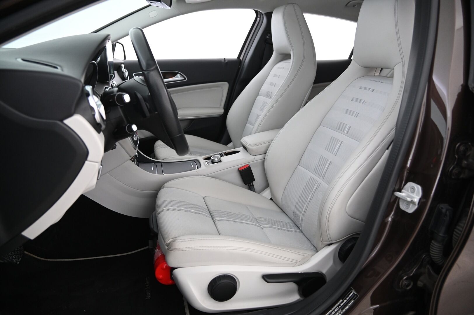 Mercedes-Benz GLA 2018 GLA 180 Farmari (AC) 5ov 1595cm3 A *Facelift / Sporttipenkit / P*kamera / Koukku / Led* - *2x Renkaat vanteineen / Juuri saapunut!* - HULLUT AVAJAISHULINAT KORKOTARJOUS 3,29 %