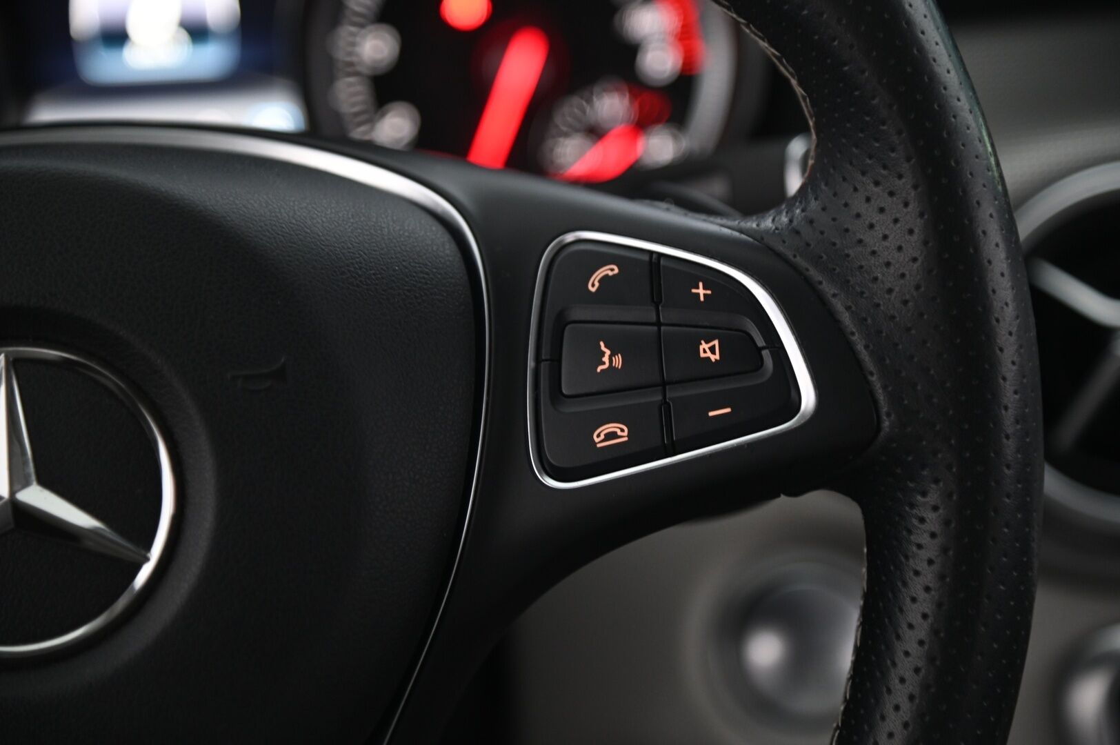 Mercedes-Benz GLA 2018 GLA 180 Farmari (AC) 5ov 1595cm3 A *Facelift / Sporttipenkit / P*kamera / Koukku / Led* - *2x Renkaat vanteineen / Juuri saapunut!* - HULLUT AVAJAISHULINAT KORKOTARJOUS 3,29 %