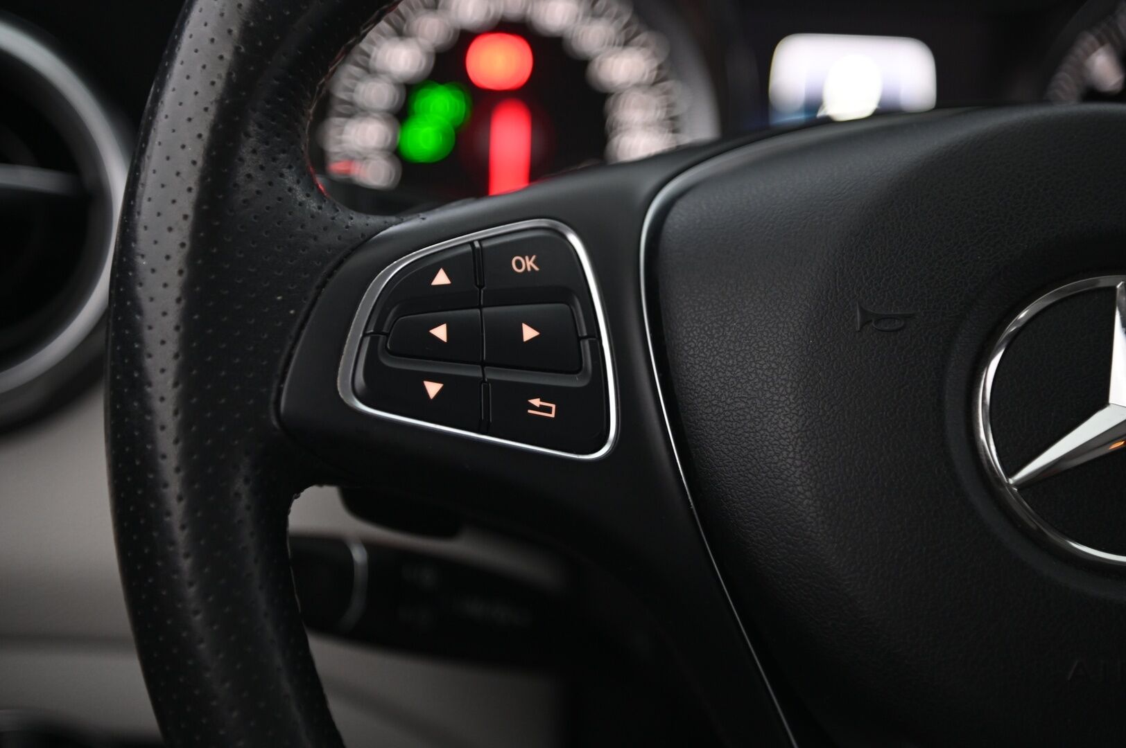 Mercedes-Benz GLA 2018 GLA 180 Farmari (AC) 5ov 1595cm3 A *Facelift / Sporttipenkit / P*kamera / Koukku / Led* - *2x Renkaat vanteineen / Juuri saapunut!* - HULLUT AVAJAISHULINAT KORKOTARJOUS 3,29 %