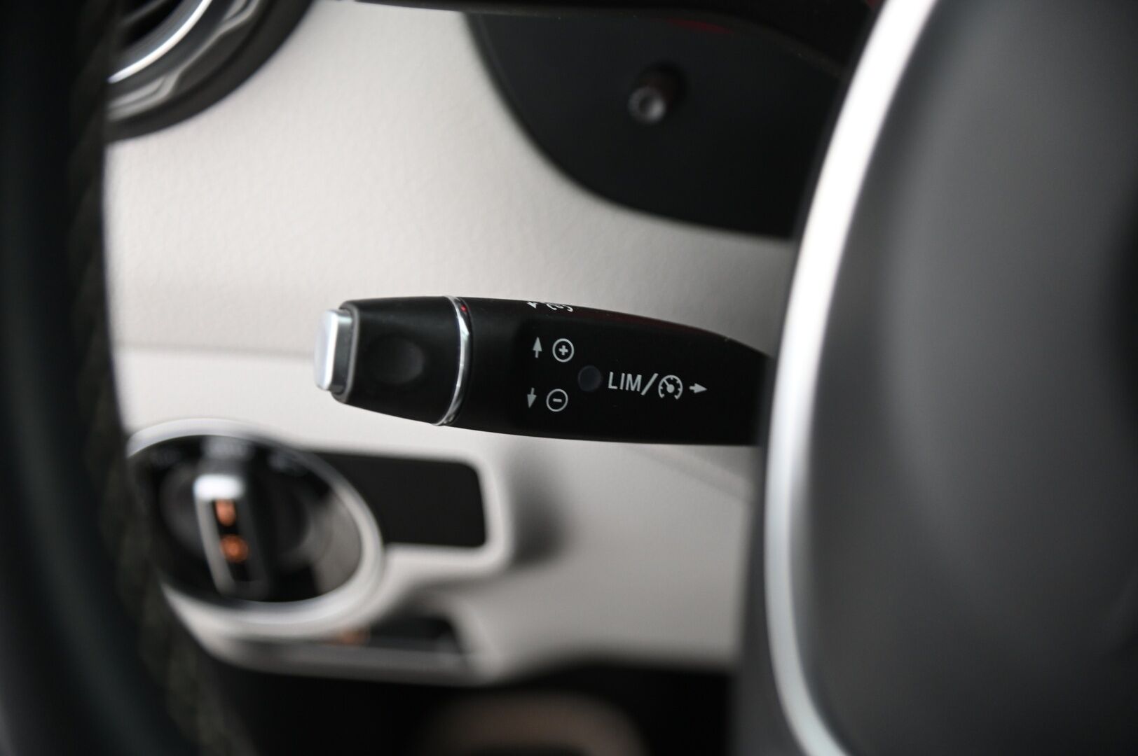 Mercedes-Benz GLA 2018 GLA 180 Farmari (AC) 5ov 1595cm3 A *Facelift / Sporttipenkit / P*kamera / Koukku / Led* - *2x Renkaat vanteineen / Juuri saapunut!* - HULLUT AVAJAISHULINAT KORKOTARJOUS 3,29 %