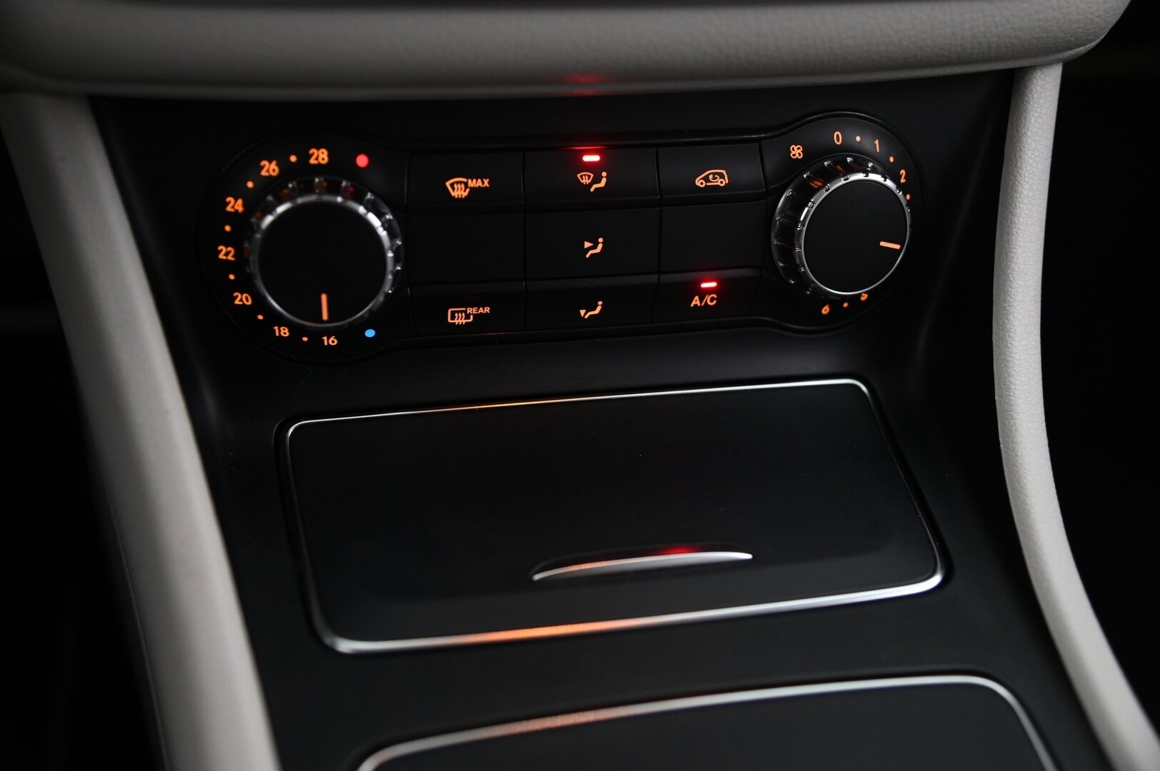 Mercedes-Benz GLA 2018 GLA 180 Farmari (AC) 5ov 1595cm3 A *Facelift / Sporttipenkit / P*kamera / Koukku / Led* - *2x Renkaat vanteineen / Juuri saapunut!* - HULLUT AVAJAISHULINAT KORKOTARJOUS 3,29 %