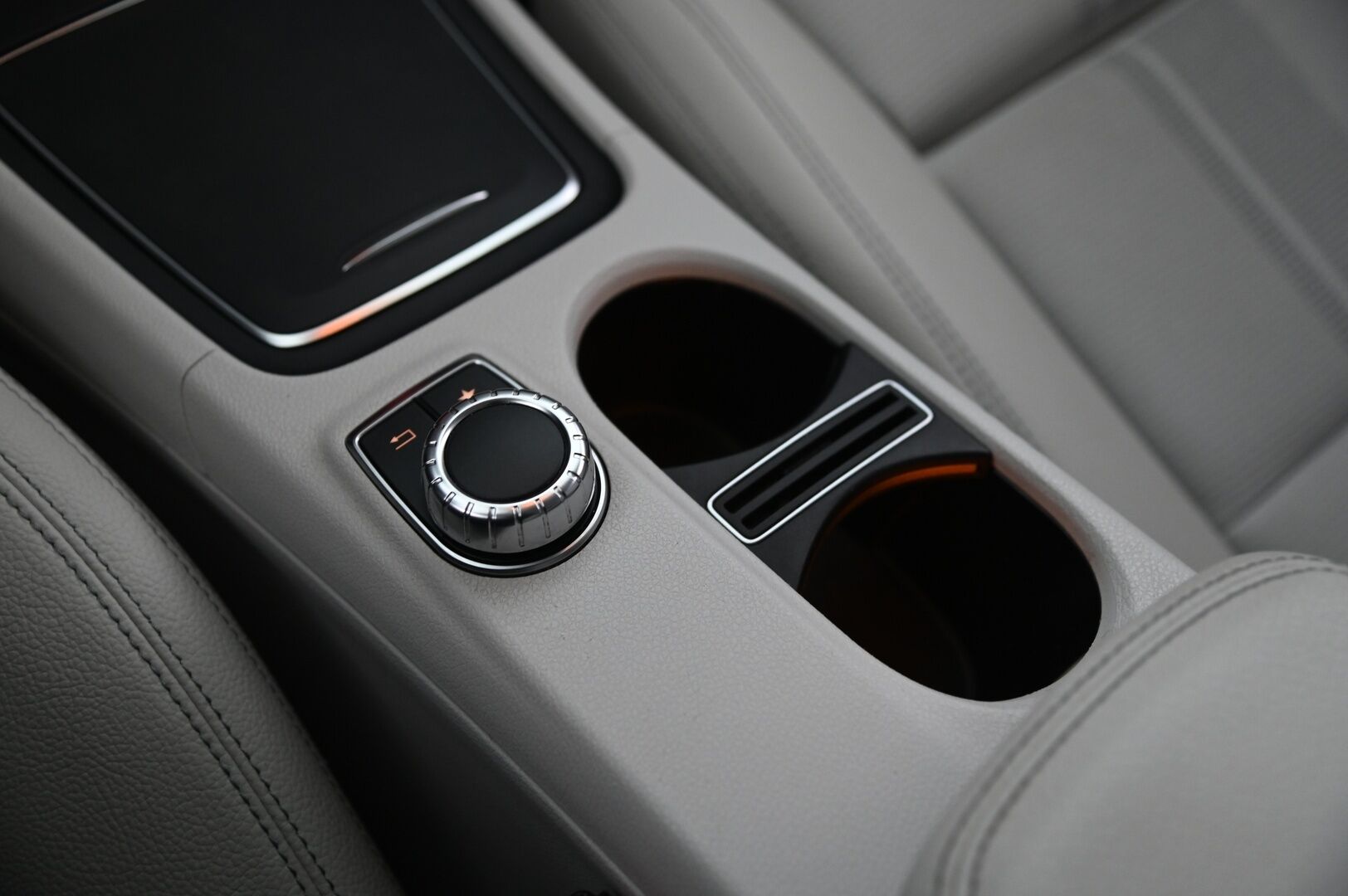 Mercedes-Benz GLA 2018 GLA 180 Farmari (AC) 5ov 1595cm3 A *Facelift / Sporttipenkit / P*kamera / Koukku / Led* - *2x Renkaat vanteineen / Juuri saapunut!* - HULLUT AVAJAISHULINAT KORKOTARJOUS 3,29 %