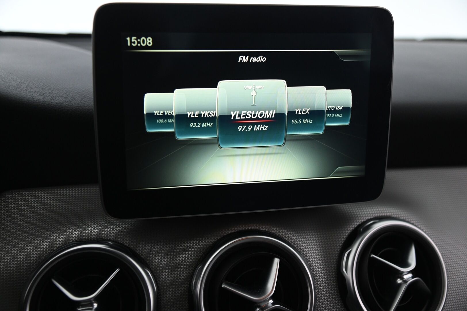 Mercedes-Benz GLA 2018 GLA 180 Farmari (AC) 5ov 1595cm3 A *Facelift / Sporttipenkit / P*kamera / Koukku / Led* - *2x Renkaat vanteineen / Juuri saapunut!* - HULLUT AVAJAISHULINAT KORKOTARJOUS 3,29 %