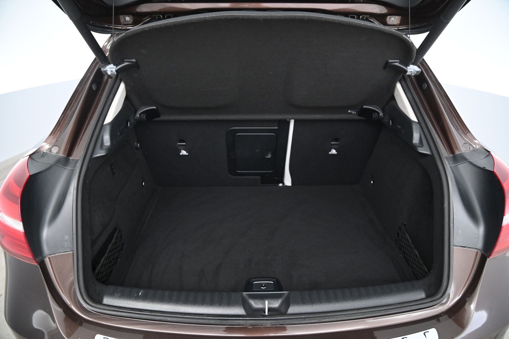 Mercedes-Benz GLA 2018 GLA 180 Farmari (AC) 5ov 1595cm3 A *Facelift / Sporttipenkit / P*kamera / Koukku / Led* - *2x Renkaat vanteineen / Juuri saapunut!* - HULLUT AVAJAISHULINAT KORKOTARJOUS 3,29 %