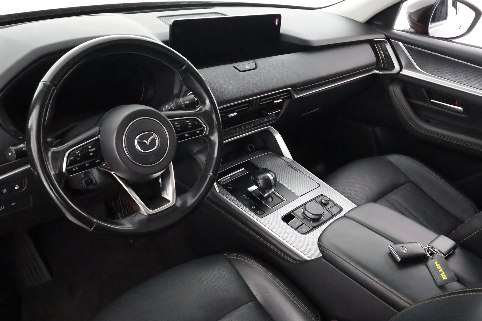 Mazda CX-60 2023 2.5 PHEV 8AT AWD PR Homura * ACC / Koukku / 360-Kamera / Muistipenkki / HUD / Panorama / Ilmastoidut Penkit Edessä * - Suomi-Auto / Akku kuntotarkastettu SoH 92,2% / Kahdet Renkaat / 2x Lataus - HULLUT AVAJAISHULINAT KORKOTARJOUS 3,29 %