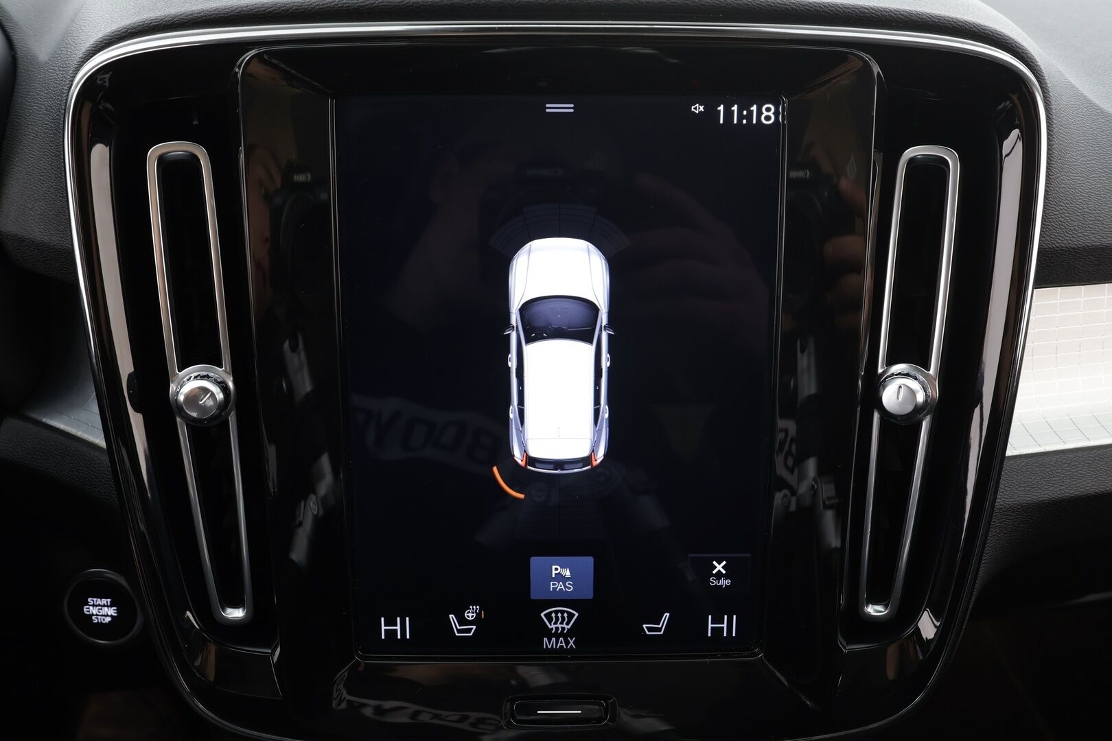 Volvo XC40 2019 D3 Business aut * ACC / P.tutkat / Webasto / Navi / LED / H&K / Koukku / Puolinahat / KeylessGo * - Suomi-auto / Kahdet renkaat aluvanteilla