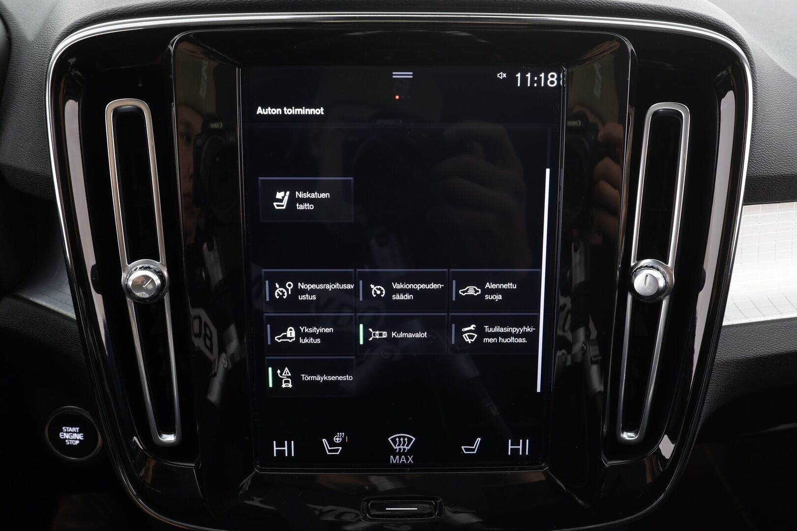 Volvo XC40 2019 D3 Business aut * ACC / P.tutkat / Webasto / Navi / LED / H&K / Koukku / Puolinahat / KeylessGo * - Suomi-auto / Kahdet renkaat aluvanteilla