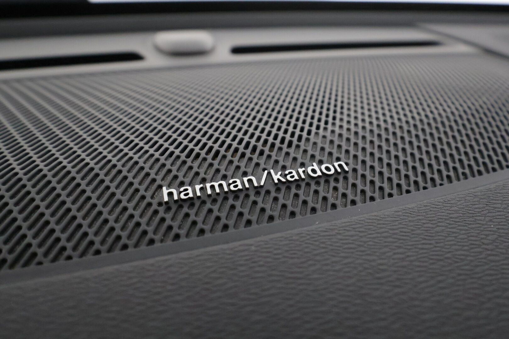 Volvo XC40 2019 D3 Business aut * ACC / P.tutkat / Webasto / Navi / LED / H&K / Koukku / Puolinahat / KeylessGo * - Suomi-auto / Kahdet renkaat aluvanteilla