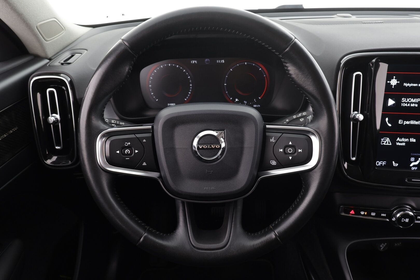 Volvo XC40 2019 D3 Business aut * ACC / P.tutkat / Webasto / Navi / LED / H&K / Koukku / Puolinahat / KeylessGo * - Suomi-auto / Kahdet renkaat aluvanteilla