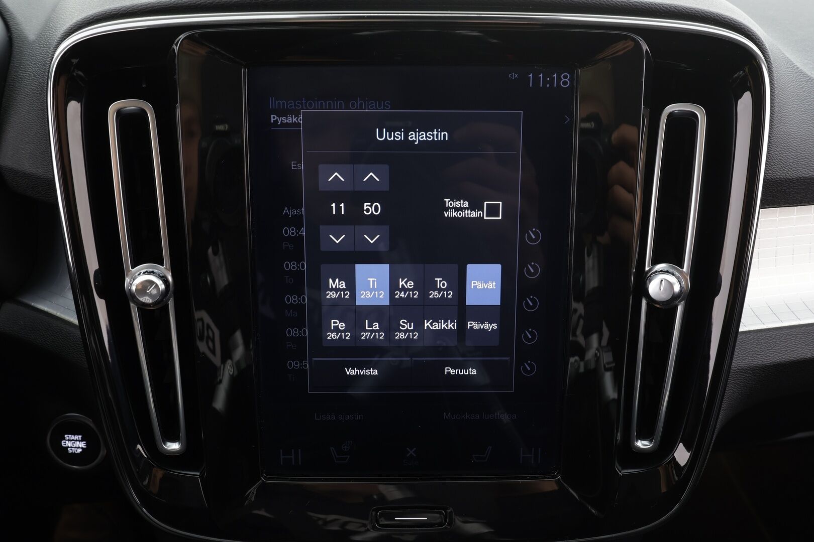 Volvo XC40 2019 D3 Business aut * ACC / P.tutkat / Webasto / Navi / LED / H&K / Koukku / Puolinahat / KeylessGo * - Suomi-auto / Kahdet renkaat aluvanteilla