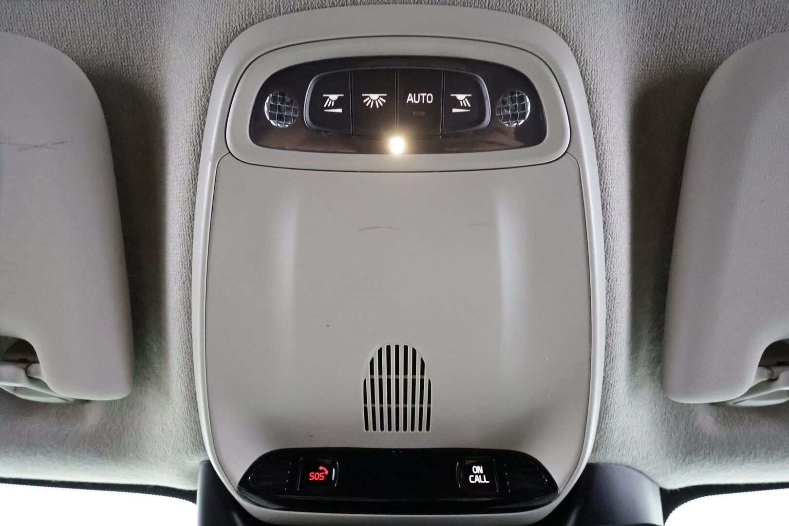 Volvo XC40 2019 D3 Business aut * ACC / P.tutkat / Webasto / Navi / LED / H&K / Koukku / Puolinahat / KeylessGo * - Suomi-auto / Kahdet renkaat aluvanteilla