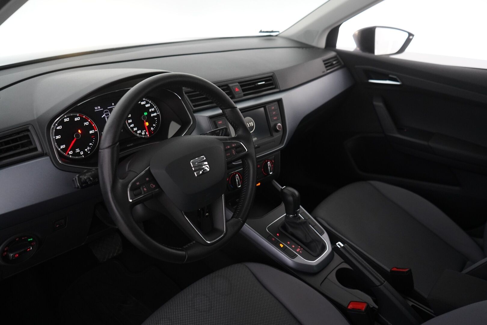 Seat Arona 2019 1,0 EcoTSI 115 Style DSG *Lohkolämmitin / P-Tutka / Vakkari* - Suomi-auto / Juuri huollettu / Metalliväri / Kahdet Seatin vanteet