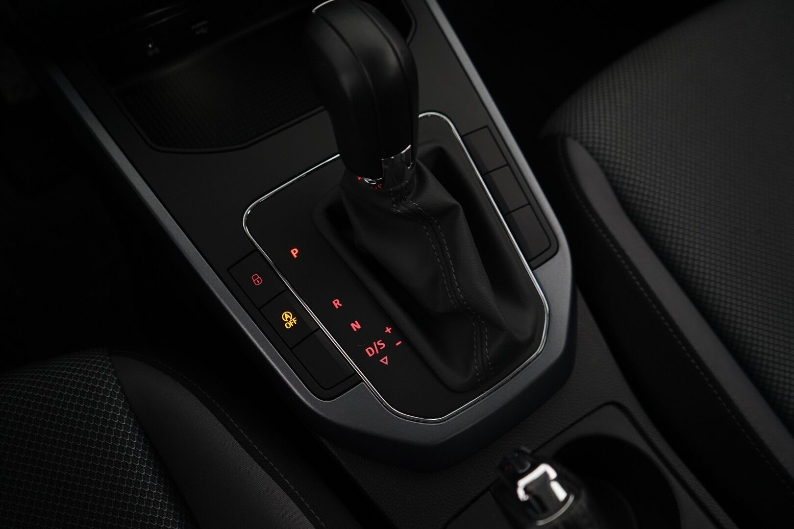 Seat Arona 2019 1,0 EcoTSI 115 Style DSG *Lohkolämmitin / P-Tutka / Vakkari* - Suomi-auto / Juuri huollettu / Metalliväri / Kahdet Seatin vanteet