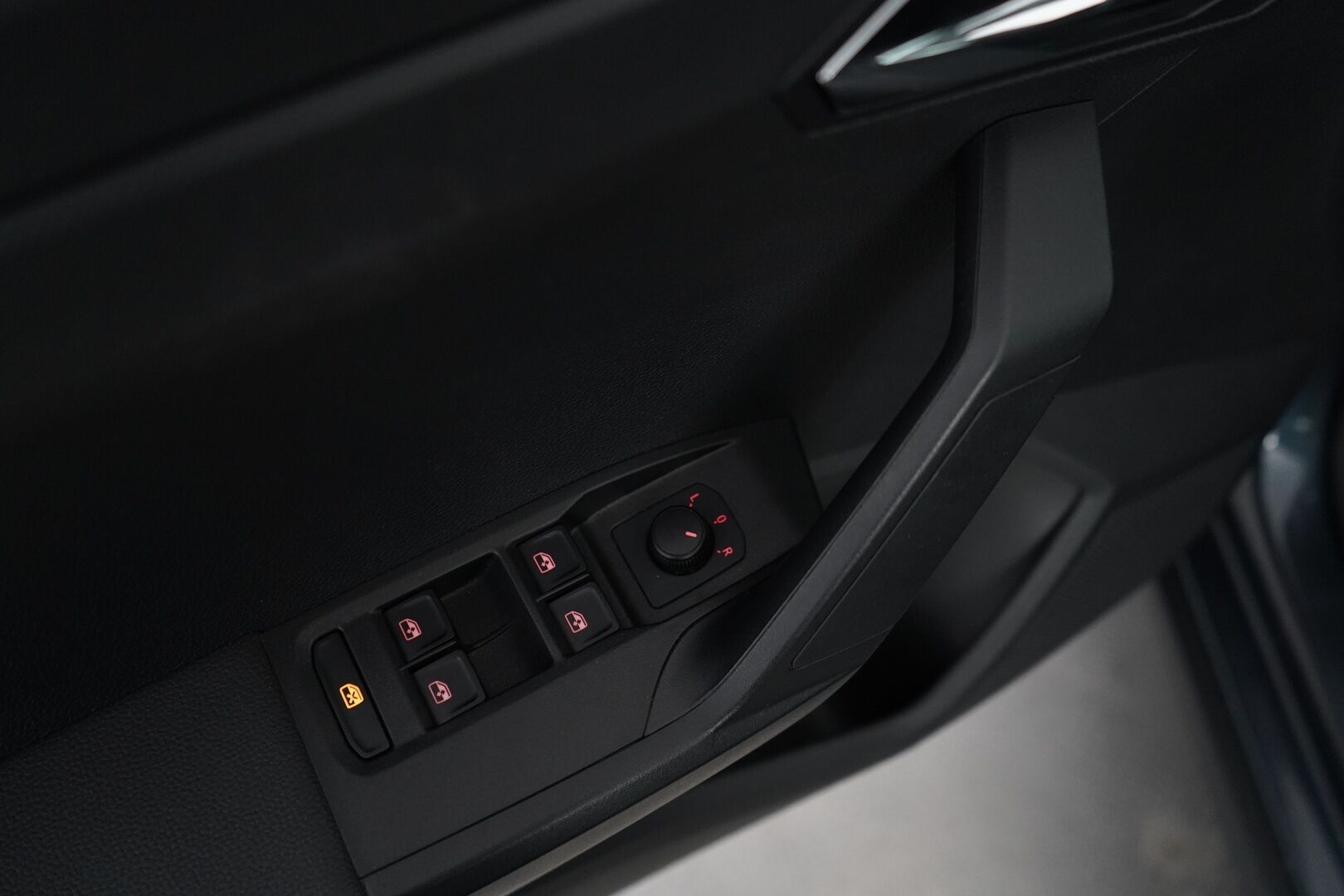 Seat Arona 2019 1,0 EcoTSI 115 Style DSG *Lohkolämmitin / P-Tutka / Vakkari* - Suomi-auto / Juuri huollettu / Metalliväri / Kahdet Seatin vanteet