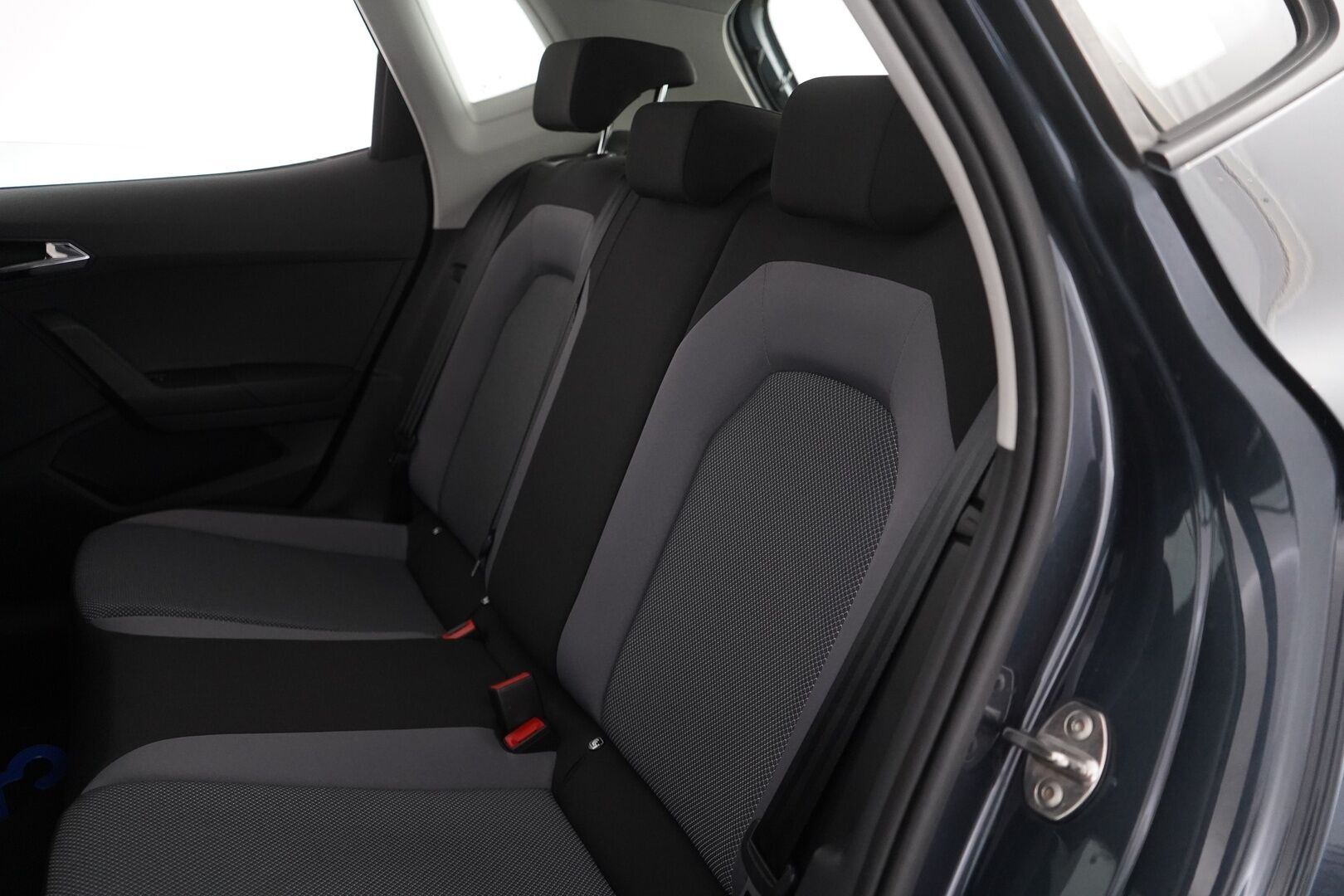 Seat Arona 2018 1,0 EcoTSI 115 Style DSG *Lohkolämmitin / P-Tutka / Vakkari* - Suomi-auto / Juuri huollettu / Metalliväri / Kahdet Seatin vanteet