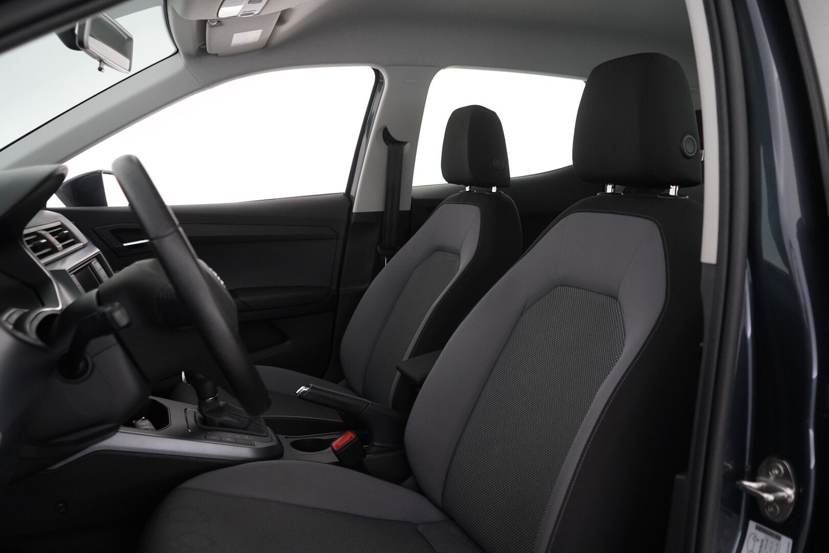 Seat Arona 2018 1,0 EcoTSI 115 Style DSG *Lohkolämmitin / P-Tutka / Vakkari* - Suomi-auto / Juuri huollettu / Metalliväri / Kahdet Seatin vanteet