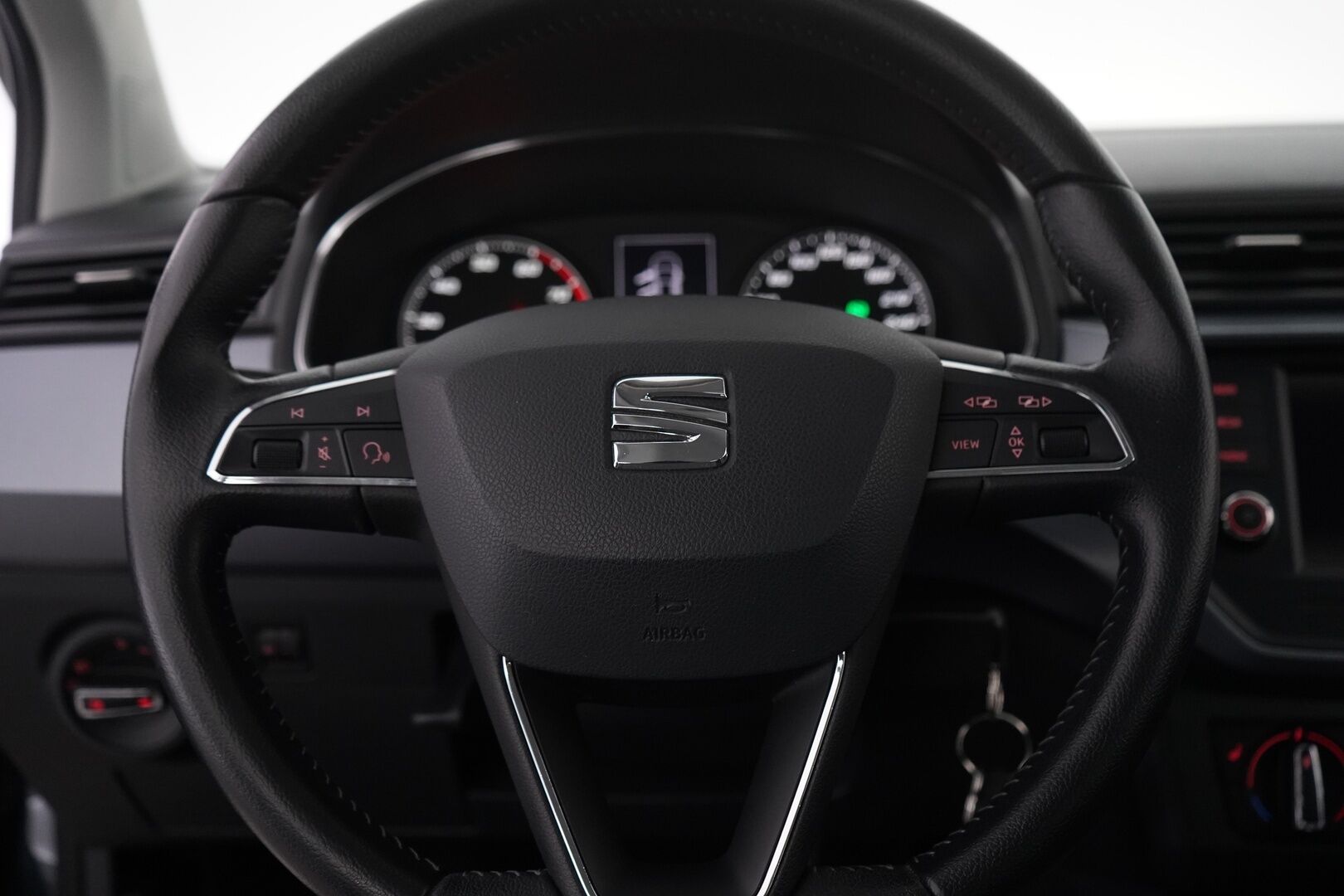 Seat Arona 2018 1,0 EcoTSI 115 Style DSG *Lohkolämmitin / P-Tutka / Vakkari* - Suomi-auto / Juuri huollettu / Metalliväri / Kahdet Seatin vanteet