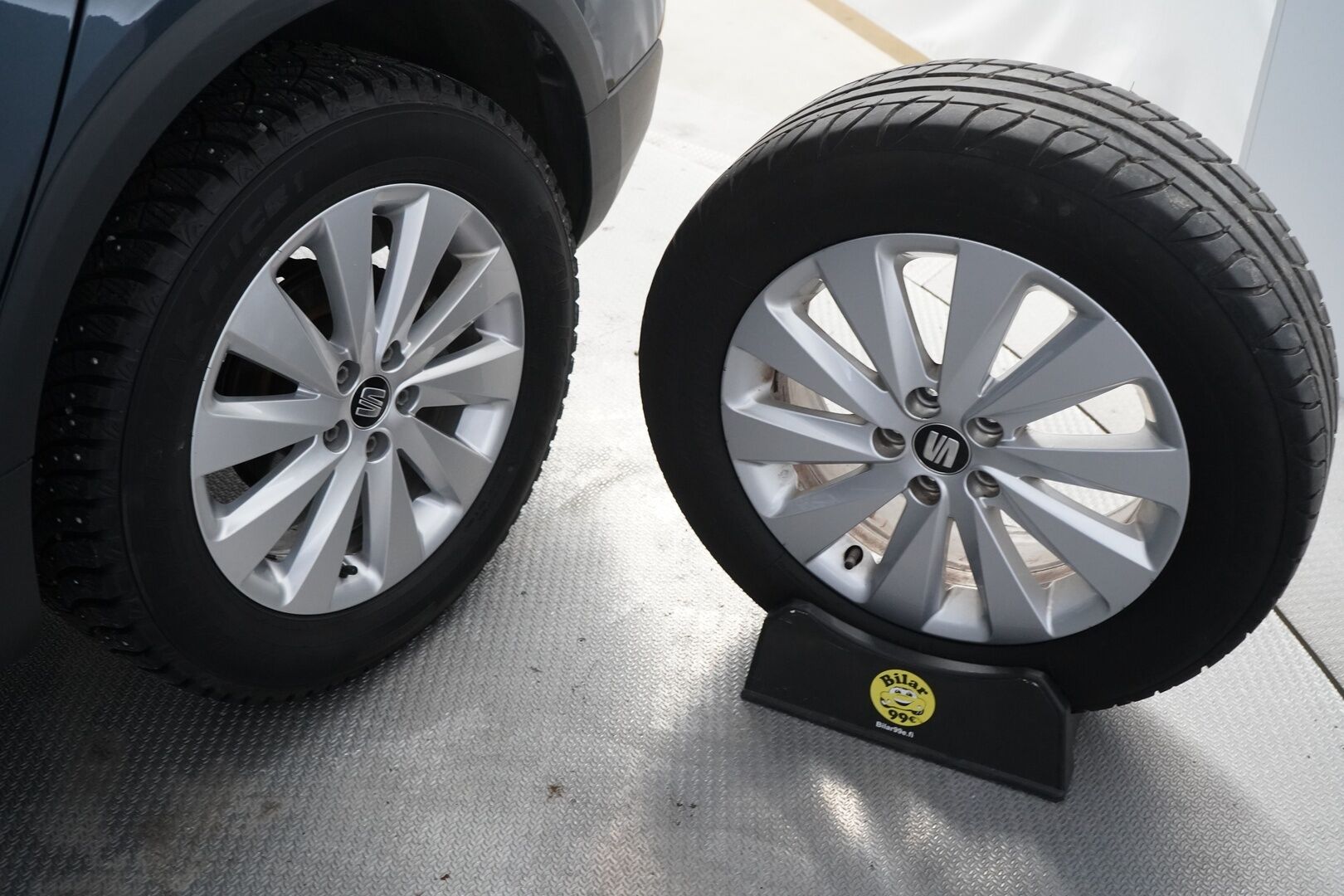 Seat Arona 2018 1,0 EcoTSI 115 Style DSG *Lohkolämmitin / P-Tutka / Vakkari* - Suomi-auto / Juuri huollettu / Metalliväri / Kahdet Seatin vanteet