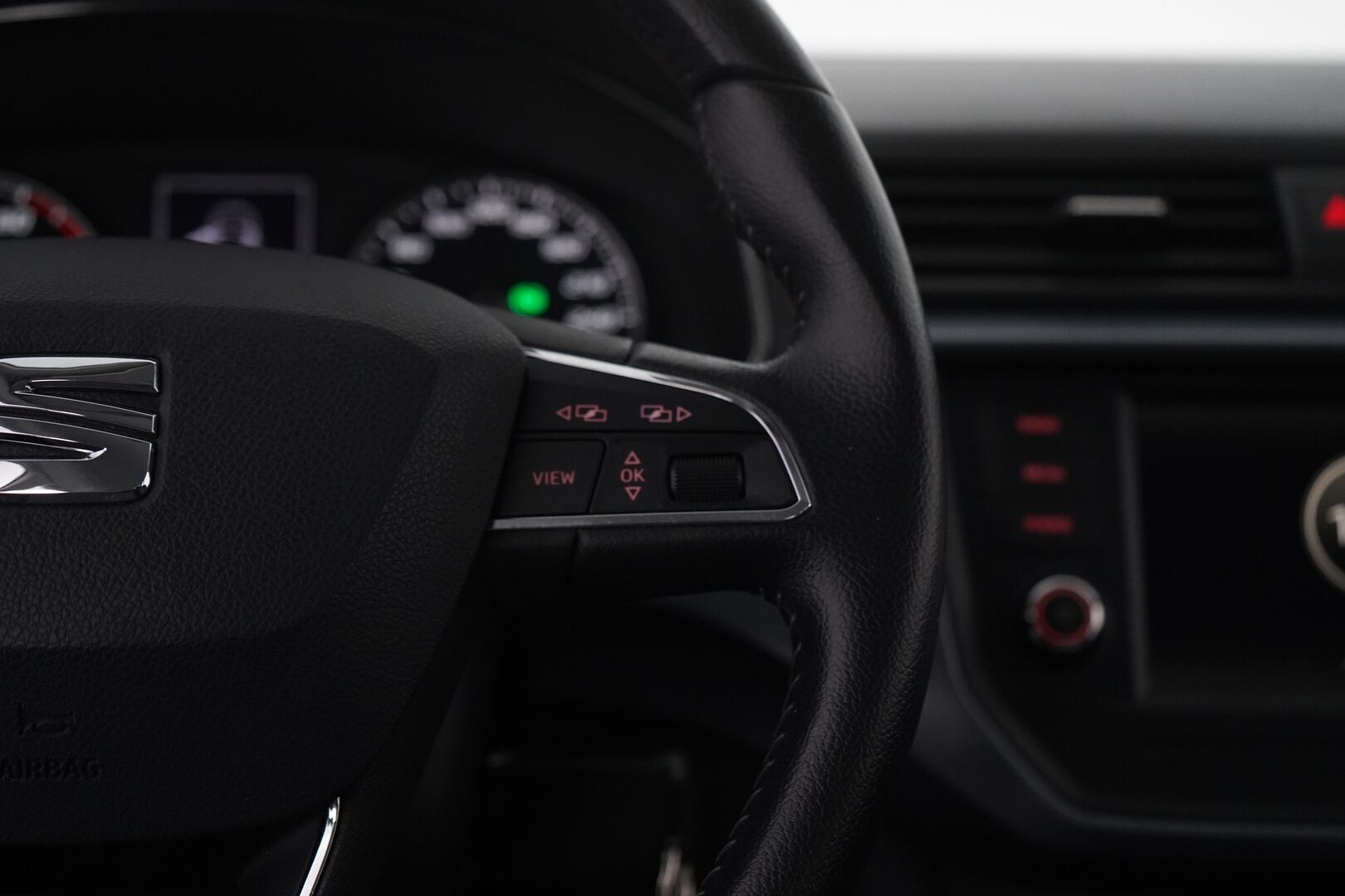 Seat Arona 2018 1,0 EcoTSI 115 Style DSG *Lohkolämmitin / P-Tutka / Vakkari* - Suomi-auto / Juuri huollettu / Metalliväri / Kahdet Seatin vanteet