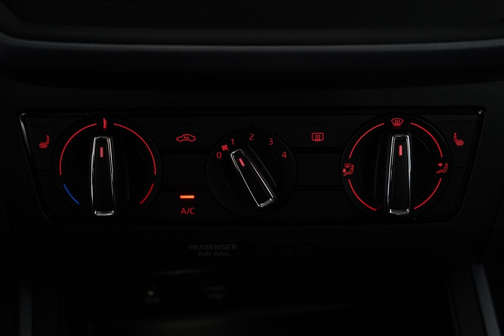 Seat Arona 2018 1,0 EcoTSI 115 Style DSG *Lohkolämmitin / P-Tutka / Vakkari* - Suomi-auto / Juuri huollettu / Metalliväri / Kahdet Seatin vanteet