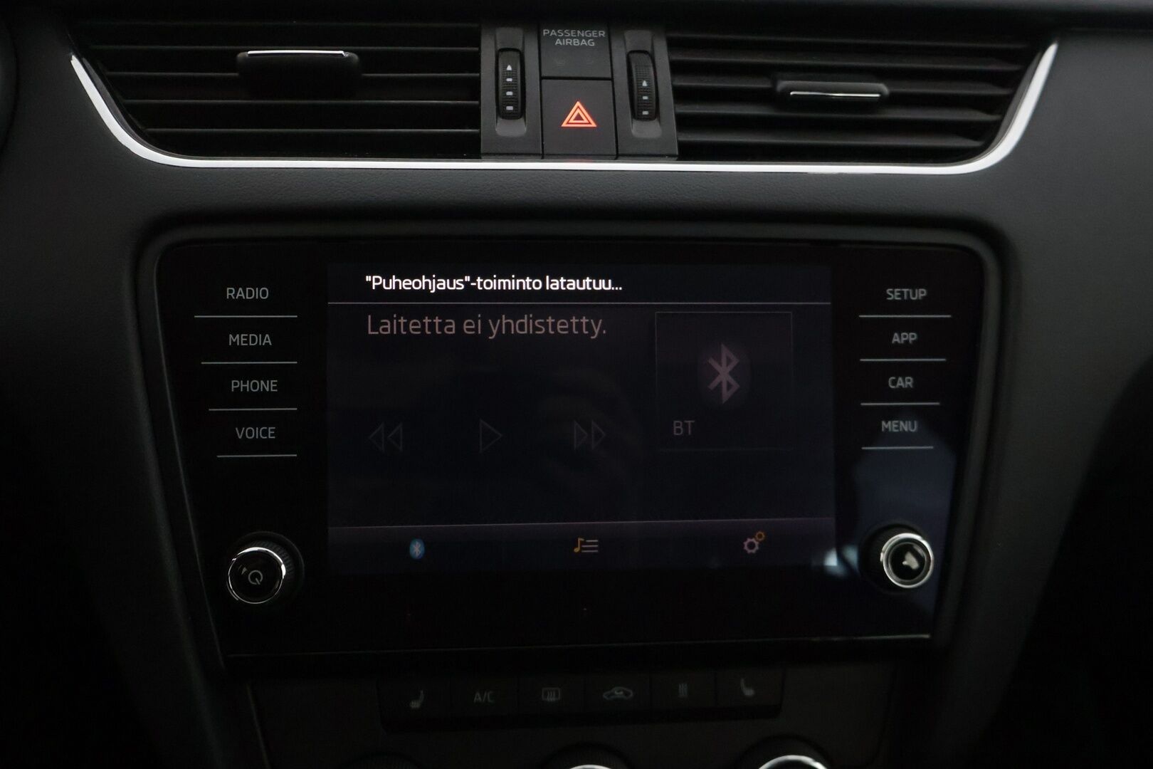 Skoda Octavia 2019 Skoda Octavia Combi 1,6 TDI Ambition *Webasto / P.Tutkat / Vakkari / LED / Apple carplay / Android auto * - *Suomi-Auto / Jakopää vaihdettu 114tkm / Asiallisilla varusteilla! * - HULLUT JOULUT KORKOTARJOUS 2,49% 