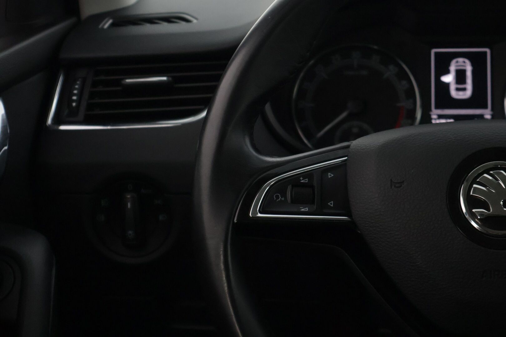 Skoda Octavia 2019 Skoda Octavia Combi 1,6 TDI Ambition *Webasto / P.Tutkat / Vakkari / LED / Apple carplay / Android auto * - *Suomi-Auto / Jakopää vaihdettu 114tkm / Asiallisilla varusteilla! * - HULLUT JOULUT KORKOTARJOUS 2,49% 