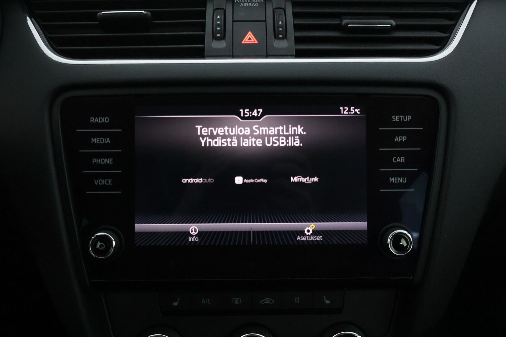 Skoda Octavia 2019 Skoda Octavia Combi 1,6 TDI Ambition *Webasto / P.Tutkat / Vakkari / LED / Apple carplay / Android auto * - *Suomi-Auto / Jakopää vaihdettu 114tkm / Asiallisilla varusteilla! * - HULLUT JOULUT KORKOTARJOUS 2,49% 