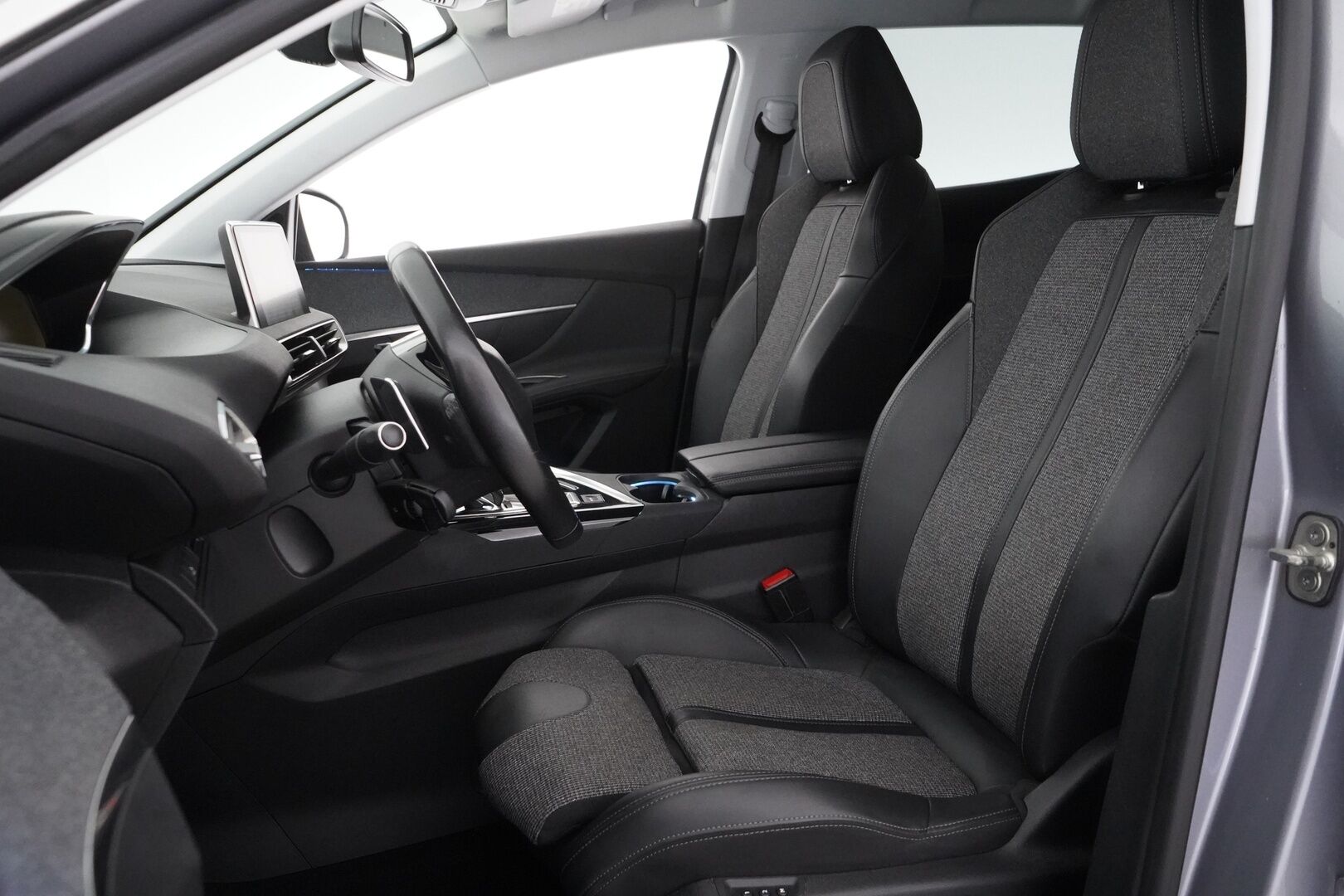 Peugeot 3008 2020 Allure PureTech 180 EAT8-automaatti - Koukku | Lohko | Vakkari | Appconnect | Muistipenkki nahoilla | Keyless | LED | Suomi-auto | Kahdet renkaat alumiinivanteilla | Juuri huollettu & katsastettu!