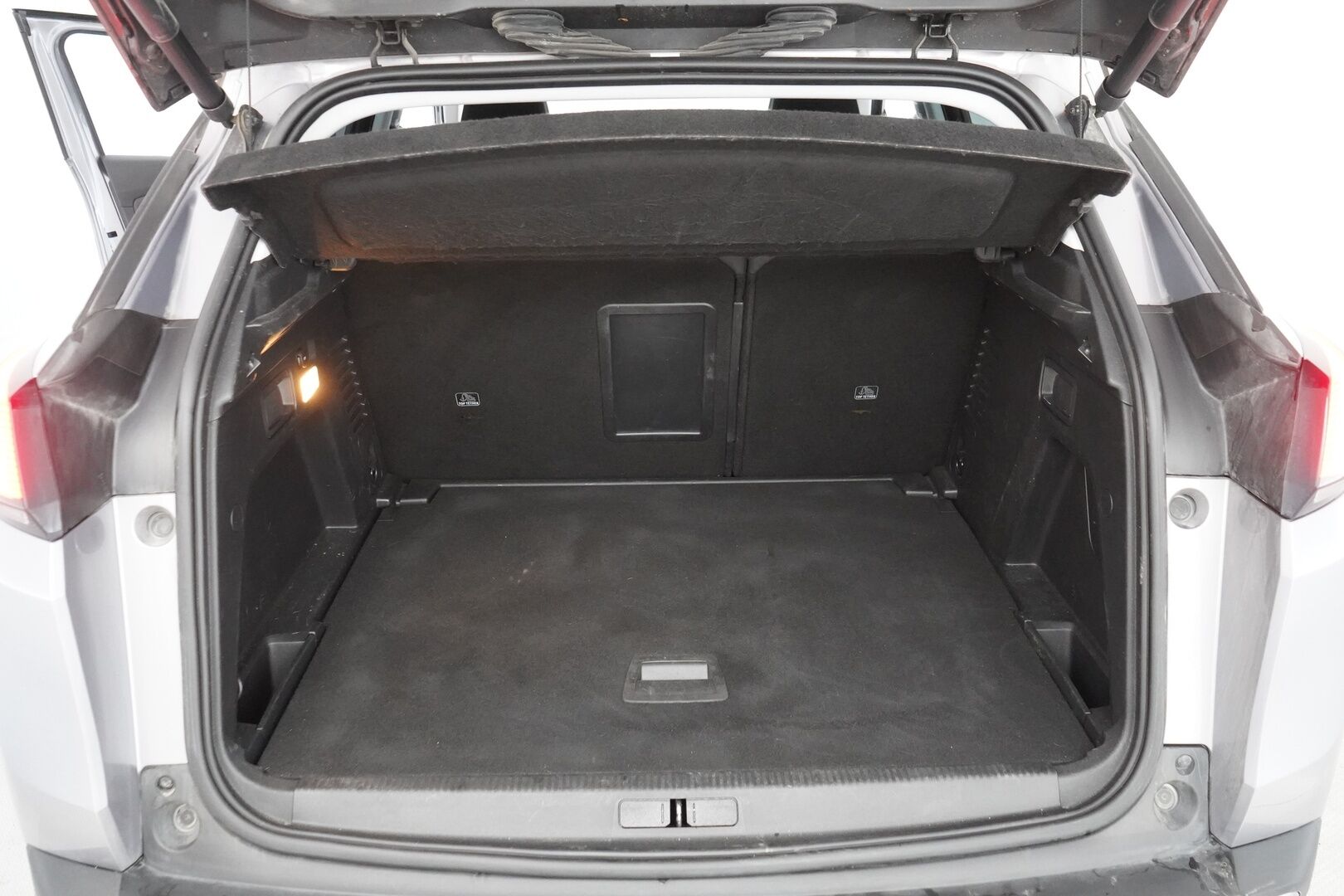 Peugeot 3008 2020 Allure PureTech 180 EAT8-automaatti - Koukku | Lohko | Vakkari | Appconnect | Muistipenkki nahoilla | Keyless | LED | Suomi-auto | Kahdet renkaat alumiinivanteilla | Juuri huollettu & katsastettu!