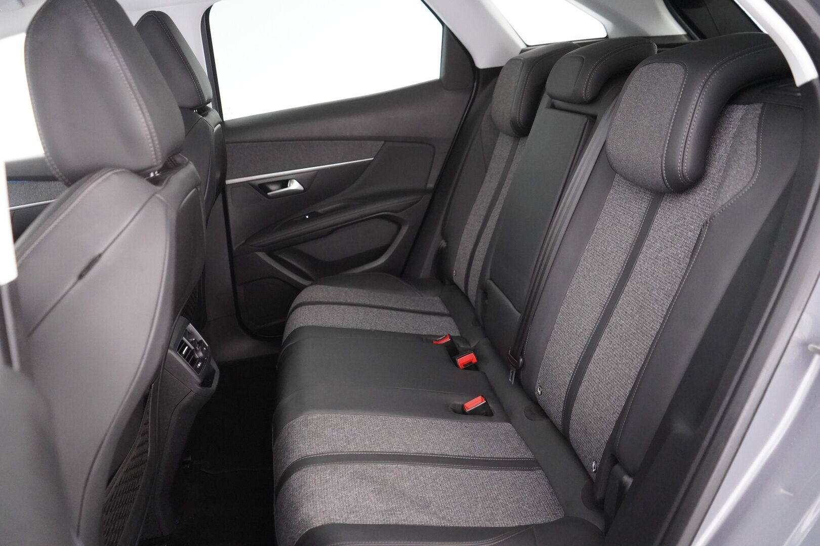 Peugeot 3008 2020 Allure PureTech 180 EAT8-automaatti - Koukku | Lohko | Vakkari | Appconnect | Muistipenkki nahoilla | Keyless | LED | Suomi-auto | Kahdet renkaat alumiinivanteilla | Juuri huollettu & katsastettu!