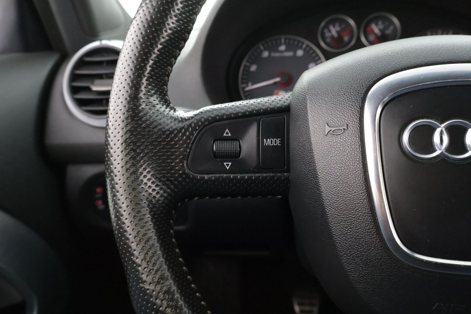 Audi S3 2007 2,0 TFSI 195 kW quattro - S-Line / Manuaali / Nahkasisusta / Urheiluistuimet / 2x Avain