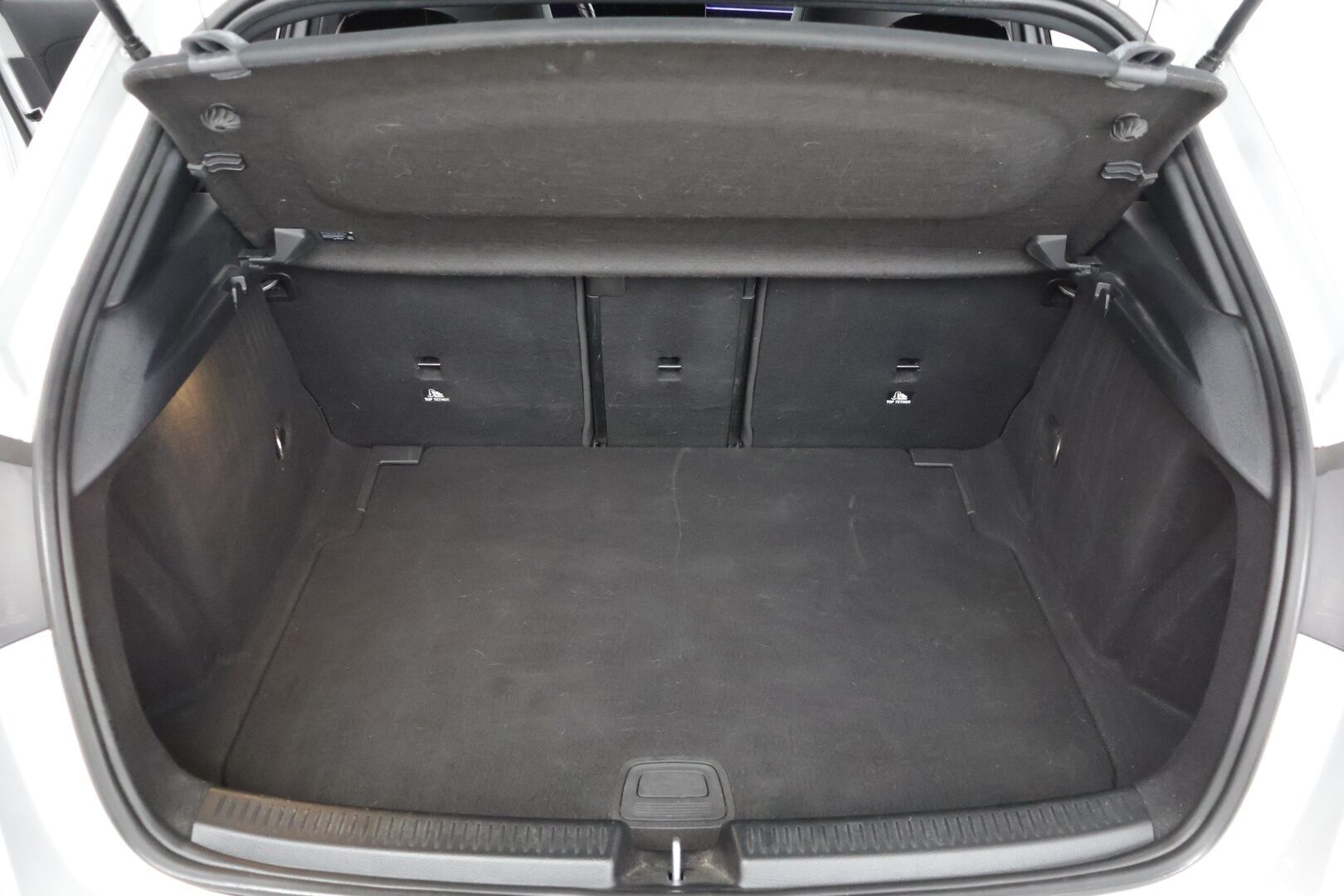 Mercedes-Benz A 2019 180 A Business AMG *Widescreen / LED High Performance / P.Kamera / Keyless / Navi / Lohko* - *Upea yksilö! / Laajennettu Ambient valo!* - HULLUT JOULUT KORKOTARJOUS 2,49% 