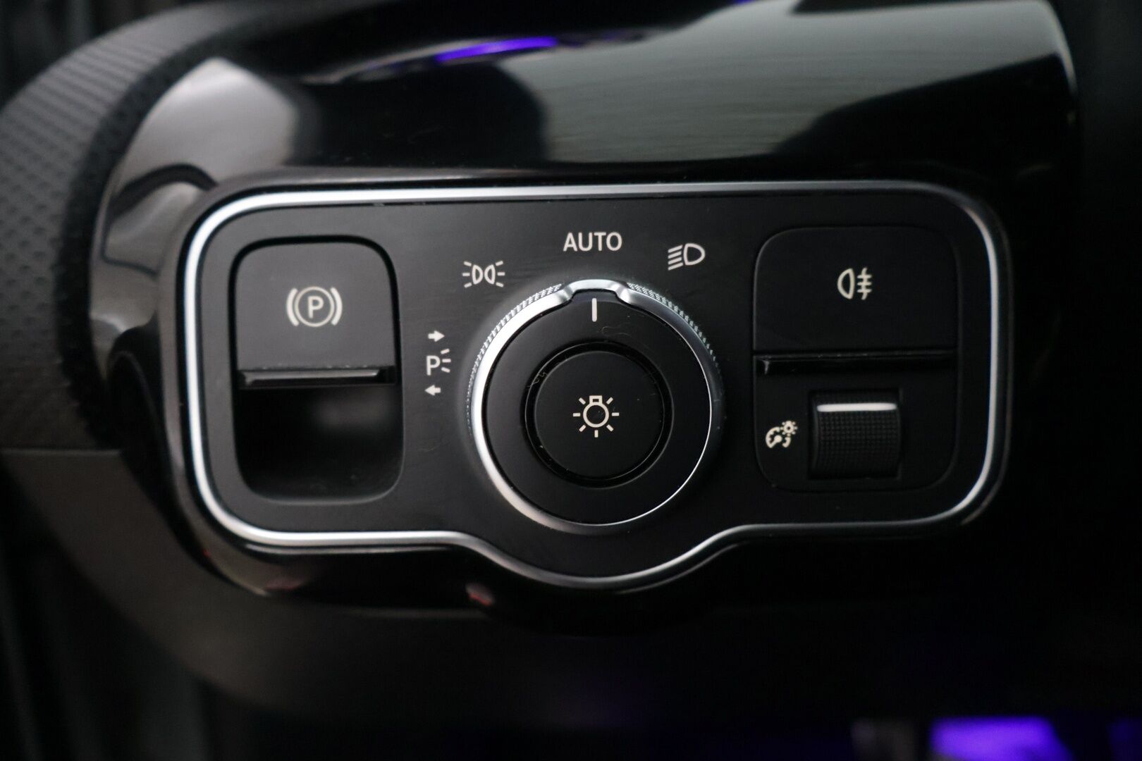 Mercedes-Benz A 2019 180 A Business AMG *Widescreen / LED High Performance / P.Kamera / Keyless / Navi / Lohko* - *Upea yksilö! / Laajennettu Ambient valo!* - HULLUT JOULUT KORKOTARJOUS 2,49% 