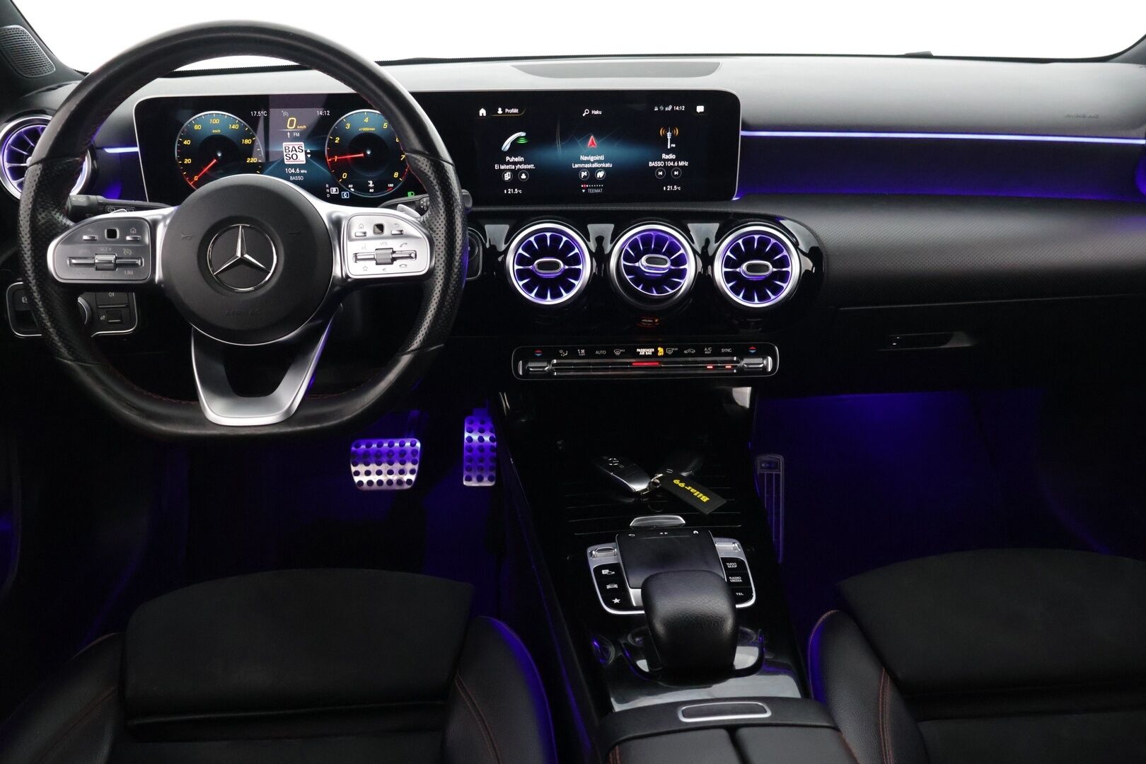 Mercedes-Benz A 2019 180 A Business AMG *Widescreen / LED High Performance / P.Kamera / Keyless / Navi / Lohko* - *Upea yksilö! / Laajennettu Ambient valo!* - HULLUT JOULUT KORKOTARJOUS 2,49% 