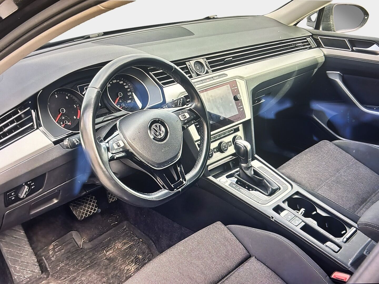 Volkswagen Passat 2019 Variant Comfortline 2,0 TDI SCR 110 kW (150 hv) DSG-automaatti - | Webasto | ACC | P.kamera | Sportti penkit | LED | Vetokoukku |