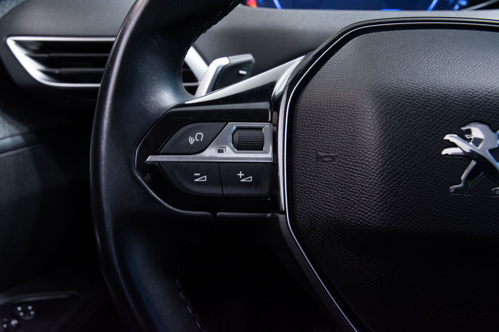 Peugeot 5008 2019 Allure PureTech 130 EAT8-automaatti *Kamera / BLIS / Kaistavahti / Sähköluukku / Ambient*