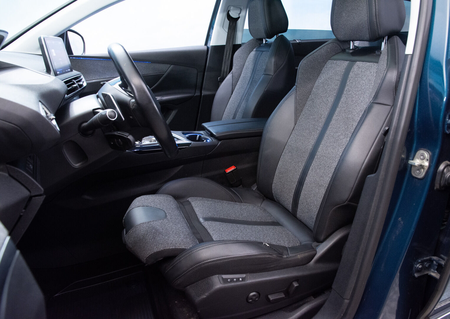 Peugeot 5008 2019 Allure PureTech 130 EAT8-automaatti *Kamera / BLIS / Kaistavahti / Sähköluukku / Ambient*