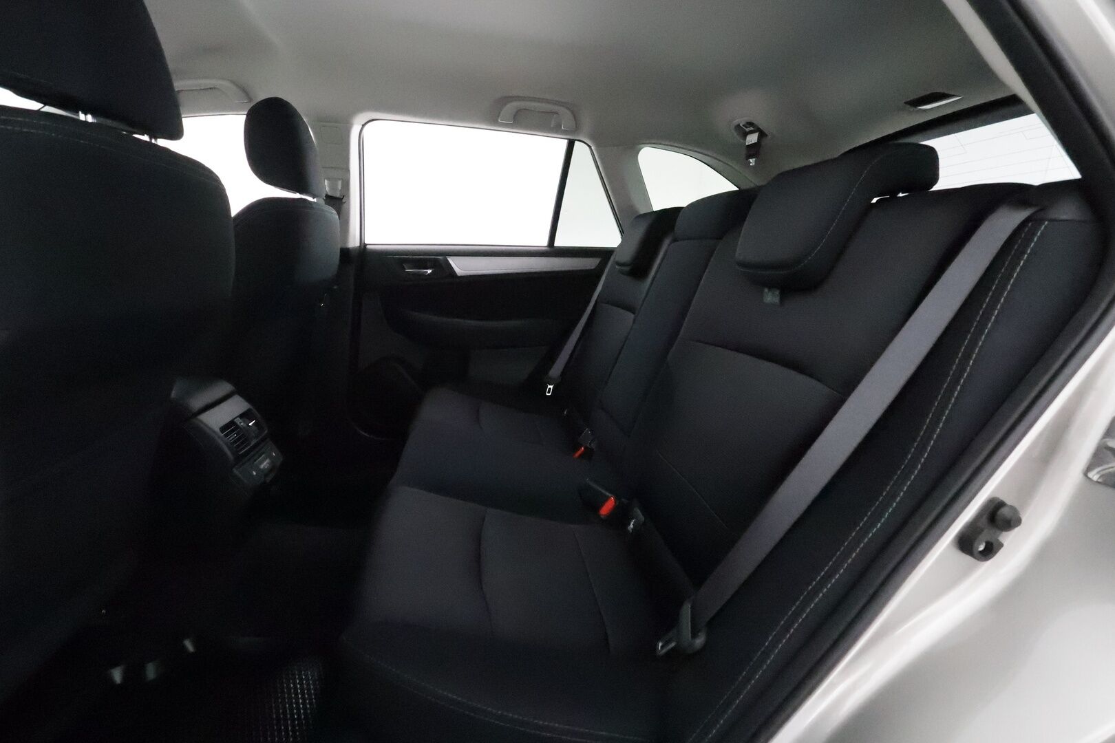 Subaru Outback 2018 2,5i Active CVT Winter **Adapt.Vakkari / LED-valot / P.Kamera / Sisätilanlämmitin / Koukku / Kaistavahti / Keyless** - 3,99% KORKOTARJOUS TÄHÄN AUTOON 21.9. ASTI - Suomi-auto / Kahdet Renkaat