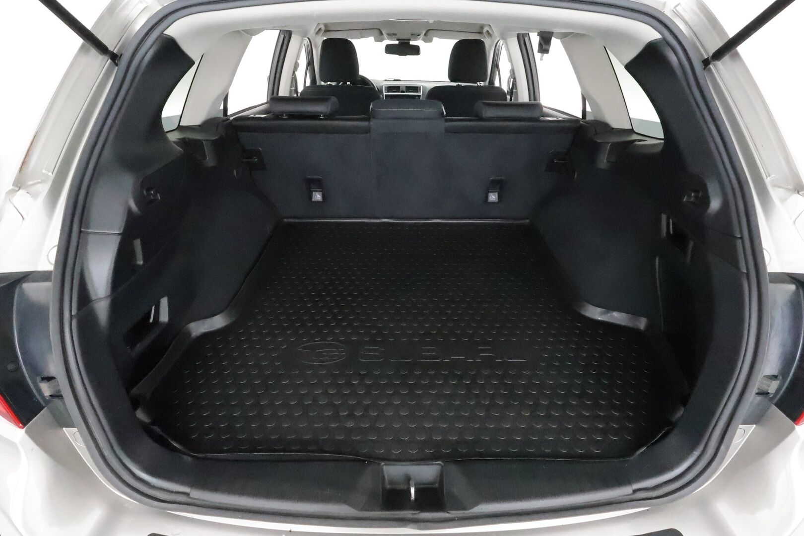 Subaru Outback 2018 2,5i Active CVT Winter **Adapt.Vakkari / LED-valot / P.Kamera / Sisätilanlämmitin / Koukku / Kaistavahti / Keyless** - Suomi-auto / Kahdet Renkaat