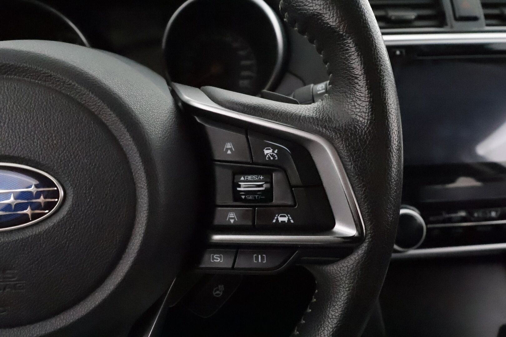 Subaru Outback 2018 2,5i Active CVT Winter **Adapt.Vakkari / LED-valot / P.Kamera / Sisätilanlämmitin / Koukku / Kaistavahti / Keyless** - 3,99% KORKOTARJOUS TÄHÄN AUTOON 21.9. ASTI - Suomi-auto / Kahdet Renkaat