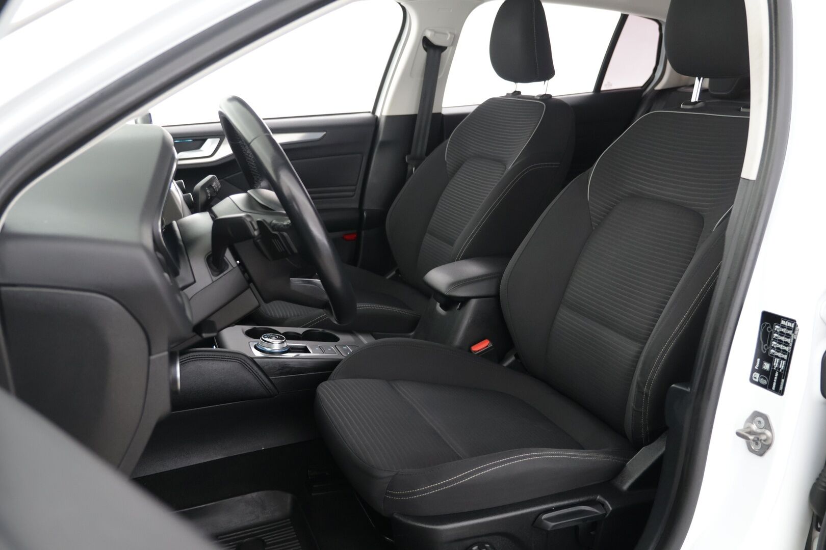 Ford Focus 2019 1,0 EcoBoost 125hv A8 Titanium Wagon - | Vakkari | AppleCarPlay | AndroidAuto | Tutkat edessä ja takana | Vetokoukku | 