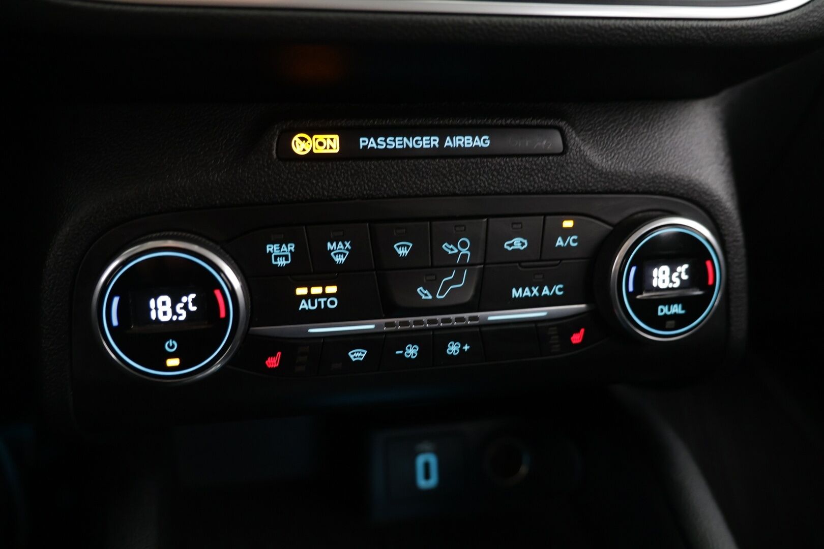 Ford Focus 2019 1,0 EcoBoost 125hv A8 Titanium Wagon - | Vakkari | AppleCarPlay | AndroidAuto | Tutkat edessä ja takana | Vetokoukku | 